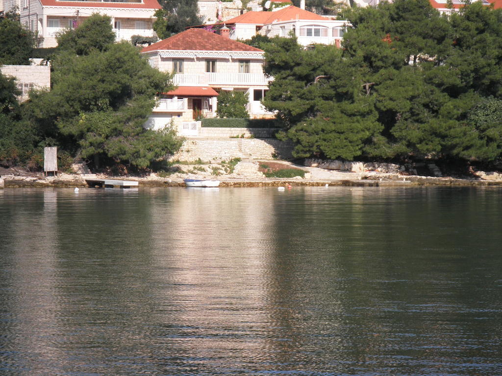 Apartments Holiday Lumbarda Esterno foto