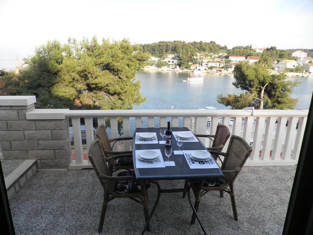 Apartments Holiday Lumbarda Esterno foto